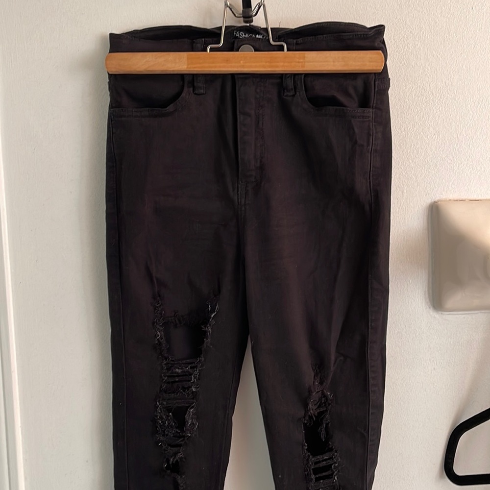 Black ripped jeans-stretchy